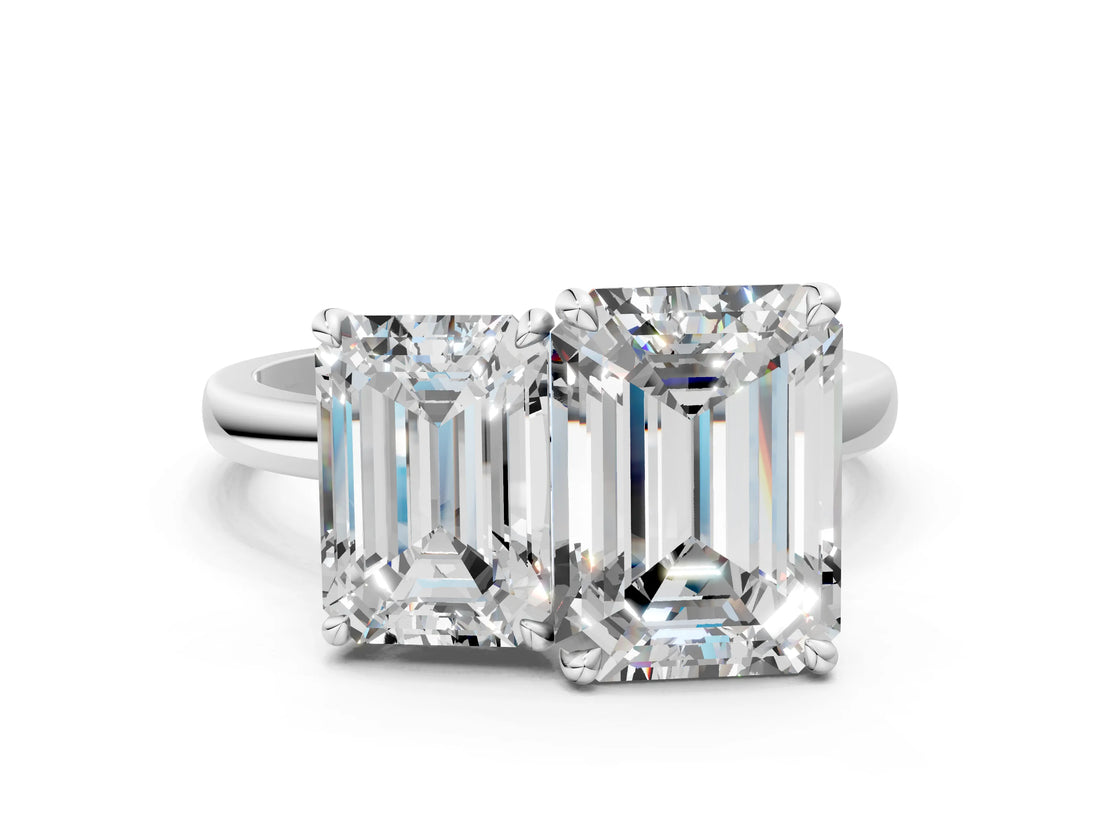 White gold Emerald and Emerald Cut Toi Moi Ring with Prong Setting_64