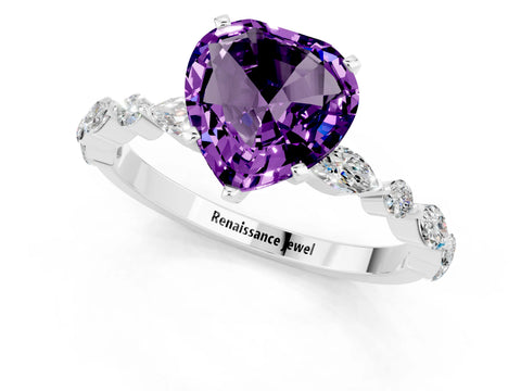 White gold Heart Cut Amethyst Solitaire with Side Stones on a Pavé Band and Four-Prong Setting_1