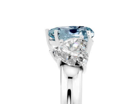 White gold Heart Cut Aquamarine Three-Stone Ring with Four-Prong Setting and Classic Band_5