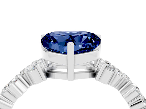 White gold Heart Cut Diamond Cluster Pavé Band with Four-Prong Setting_4