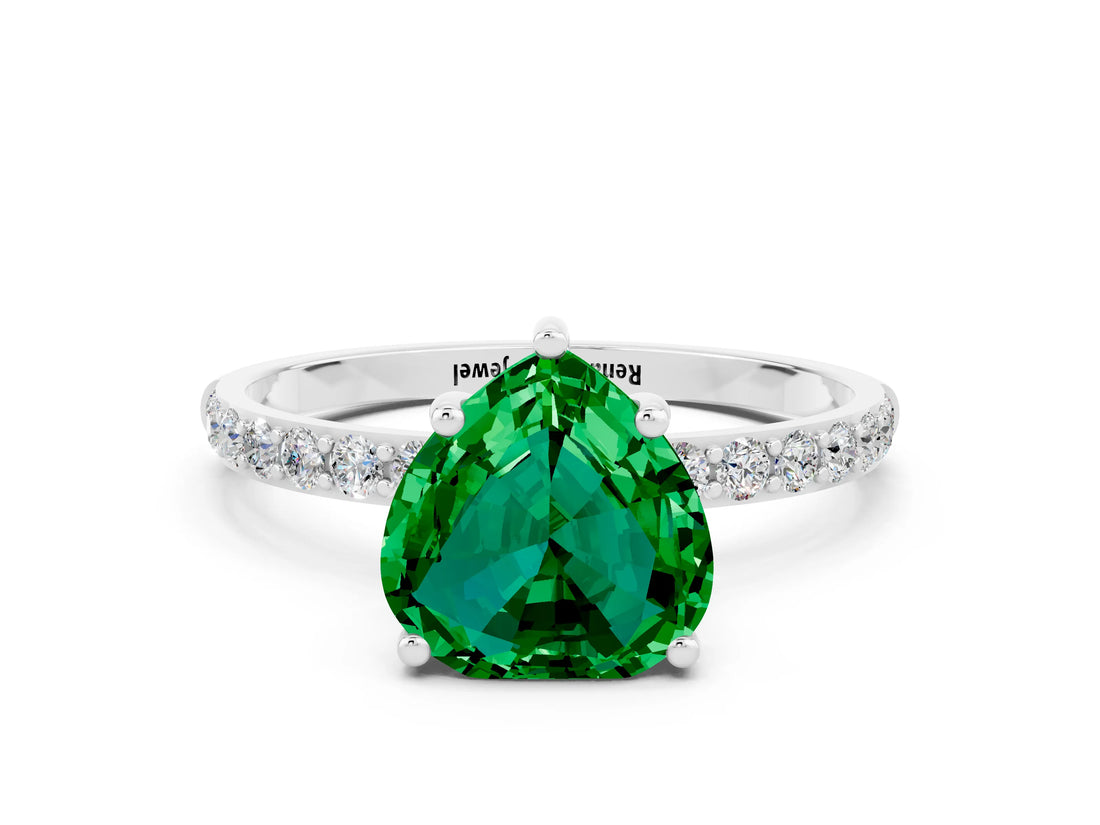 White gold Heart Cut Diamond Pavé Band with Six-Prong Setting