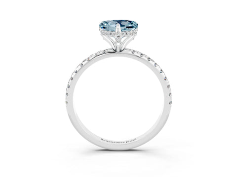 White gold Heart Cut Diamond Solitaire Ring with Four-Prong Setting and Pavé Band_3