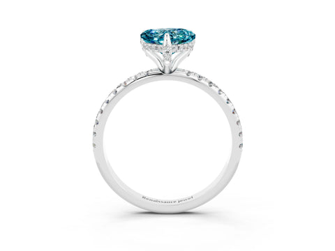 White gold Heart Cut Diamond Solitaire Ring with Four-Prong Setting and Pavé Band_3