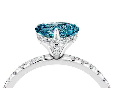 White gold Heart Cut Diamond Solitaire Ring with Four-Prong Setting and Pavé Band_4