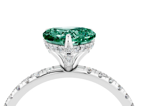 White gold Heart Cut Diamond Solitaire Ring with Four-Prong Setting and Pavé Band_4