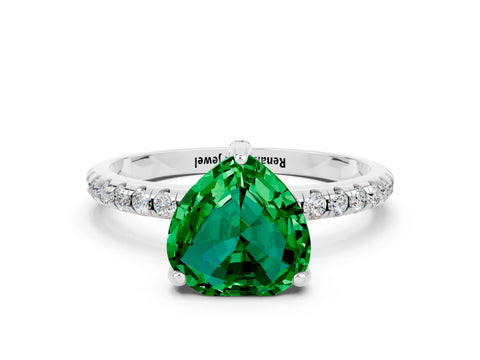 White gold Heart Cut Diamond Solitaire Ring with Four-Prong Setting and Pavé Band