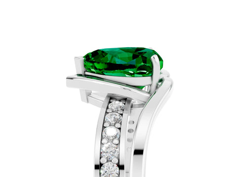 White gold Heart Cut Emerald Solitaire Ring with Split Shank and Prong Setting_5