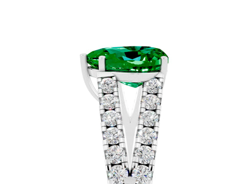 White gold Heart Cut Emerald Split Shank Pavé Engagement Ring with Four-Prong Setting_17