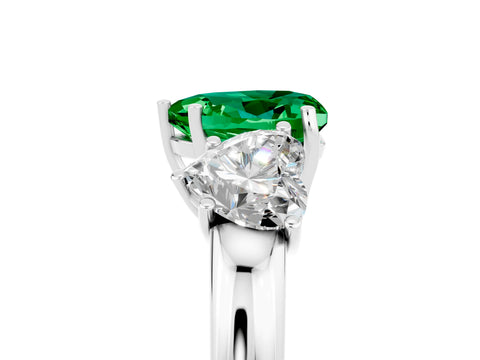 White gold Heart Cut Emerald Three-Stone Ring with Four-Prong Setting and Classic Band_5