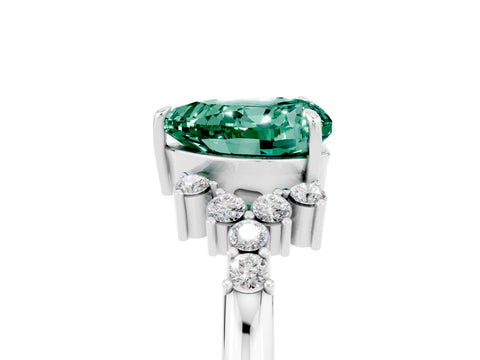 White gold Heart Cut Green Sapphire Ring with Side Stones and Four-Prong Setting_41