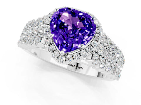 White gold Heart Cut Halo Pavé Diamond Engagement Ring with Split Shank and Four-Prong Setting_1
