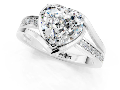 White gold Heart Cut Moissanite Solitaire Ring with Split Shank and Prong Setting_1