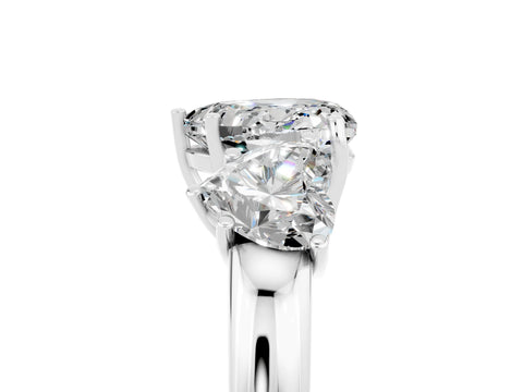 White gold Heart Cut Moissanite Three-Stone Ring with Four-Prong Setting and Classic Band_5