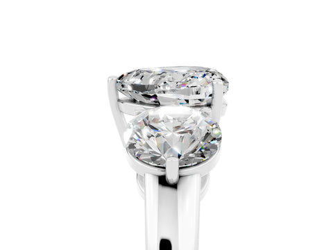 White gold Heart Cut Moissanite Three-Stone Ring with Prong Setting and Classic Band_5