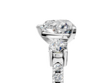 White gold Heart Cut Three-Stone Diamond Pavé Band with Prong Setting_22