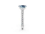 White gold Oval Cut Cut Diamond Pavé Band with Four-Prong Setting_2