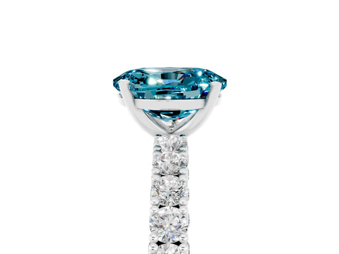 White gold Oval Cut Diamond Pavé Band Solitaire Ring with Prong Setting_5