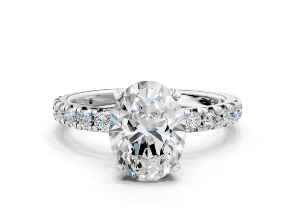 White gold Oval Cut Diamond Pavé Band with Four-Prong Setting