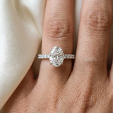 White gold Oval Cut Diamond Pavé Band with Four-Prong Setting_63