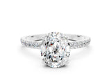 White gold Oval Cut Diamond Pavé Band with Six-Prong Setting