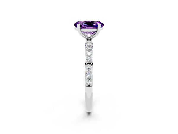 White gold Oval Cut Amethyst Solitaire Ring with Round Pavé Shoulders and Prong Setting
