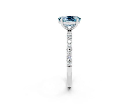 White gold Oval Cut Diamond Pavé Band with Six-Prong Setting_2