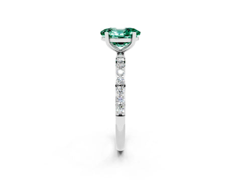 White gold Oval Cut Diamond Pavé Band with Six-Prong Setting_2
