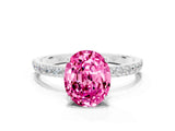 White gold Oval Cut Diamond Pavé Band with Six-Prong Setting
