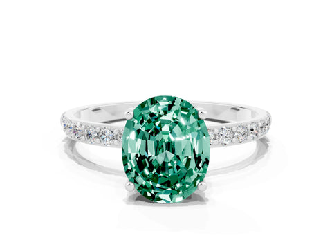 White gold Oval Cut Diamond Pavé Band with Six-Prong Setting