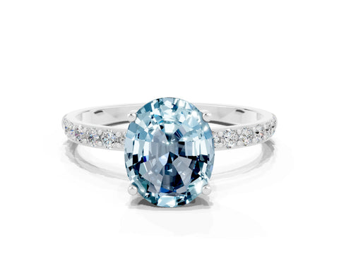 White gold Oval Cut Diamond Pavé Band with Six-Prong Setting