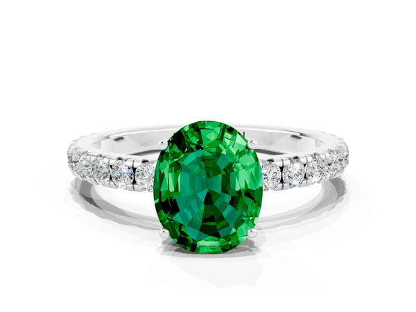White gold Oval Cut Emerald Pavé Solitaire Engagement Ring with Four-Prong Setting