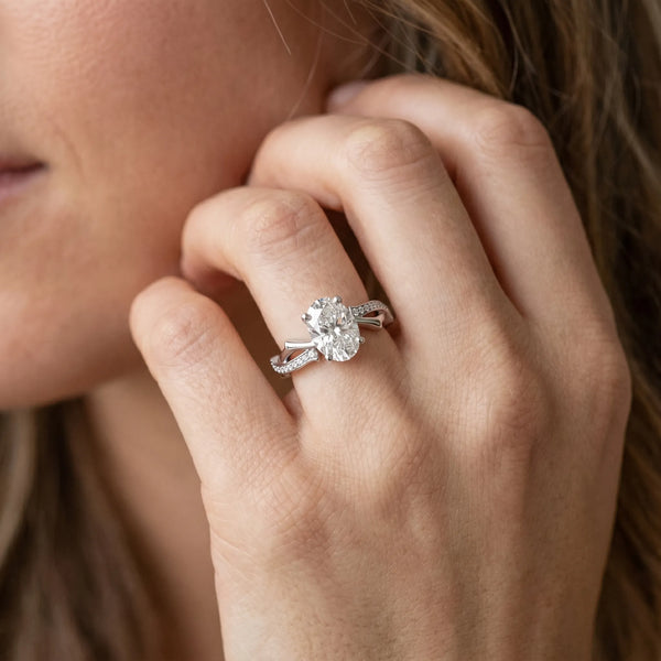 White gold Oval Solitaire Diamond Twist Band with Four-Prong Setting