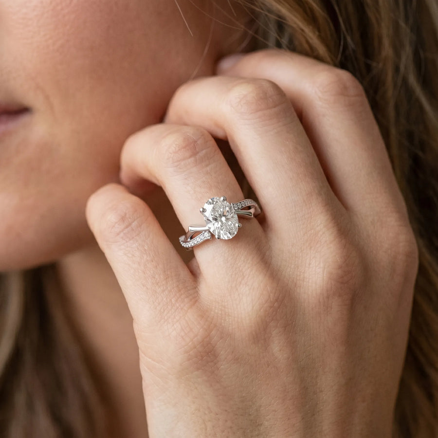 White gold Oval Solitaire Diamond Twist Band with Four-Prong Setting