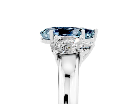 White gold Pear Cut Aquamarine Three-Stone Ring with Four-Prong Setting and Classic Band_5