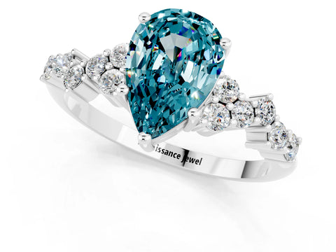 White gold Pear Cut Diamond Cluster Pavé Band with Four-Prong Setting_1