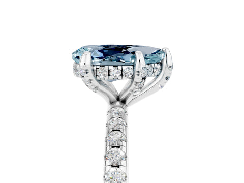 White gold Pear Cut Diamond Solitaire Ring with Four-Prong Setting and Pavé Band_5