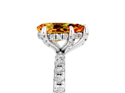 White gold Pear Cut Diamond Solitaire Ring with Four-Prong Setting and Pavé Band_5