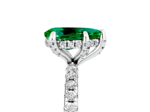 White gold Pear Cut Diamond Solitaire Ring with Four-Prong Setting and Pavé Band_5