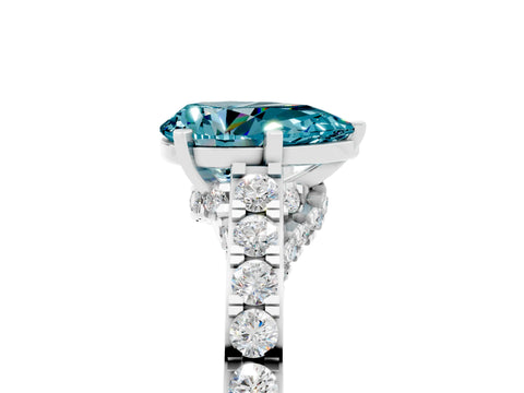 White gold Pear Cut Diamond Solitaire Ring with Pavé Band and Prong Setting_5