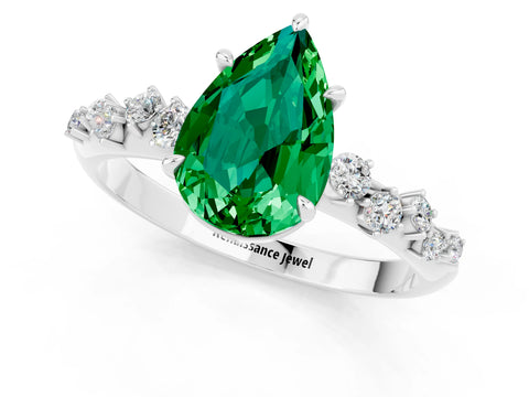 White gold Pear Cut Emerald Cluster Side Stone Solitaire Ring with Prong Setting_25