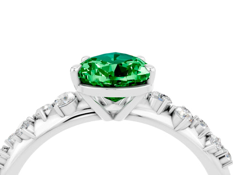 White gold Pear Cut Emerald Cluster Side Stone Solitaire Ring with Prong Setting_28