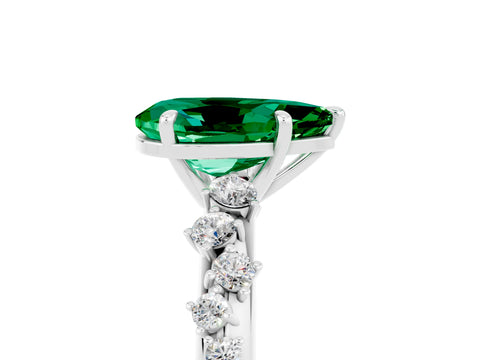 White gold Pear Cut Emerald Cluster Side Stone Solitaire Ring with Prong Setting_29