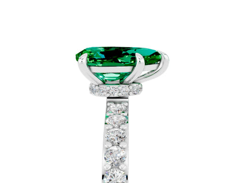 White gold Pear Cut Emerald Ring with Pavé Band and Four-Prong Setting_5