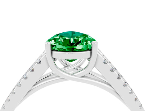 White gold Pear Cut Emerald Solitaire Engagement Ring with Split Shank Pavé Band_4