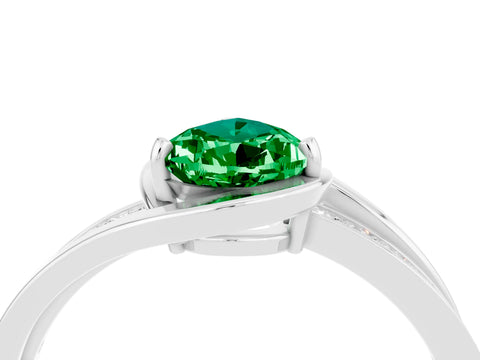 White gold Pear Cut Emerald Solitaire Ring with Split Shank and Prong Setting_4