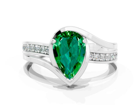 White gold Pear Cut Emerald Solitaire Ring with Split Shank and Prong Setting