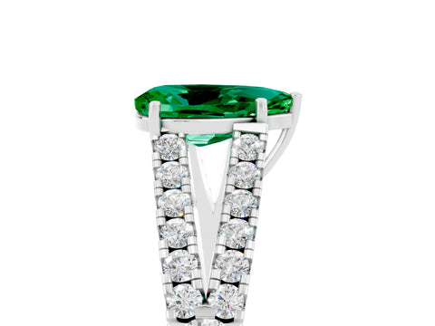 White gold Pear Cut Emerald Split Shank Pavé Engagement Ring with Four-Prong Setting_17