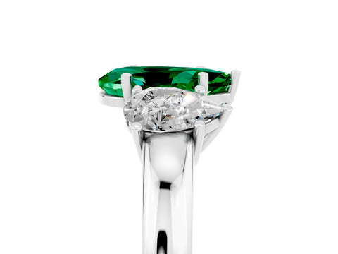 White gold Pear Cut Emerald Three-Stone Ring with Four-Prong Setting and Classic Band_5