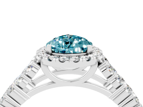 White gold Pear Cut Halo Pavé Diamond Engagement Ring with Split Shank and Four-Prong Setting_4