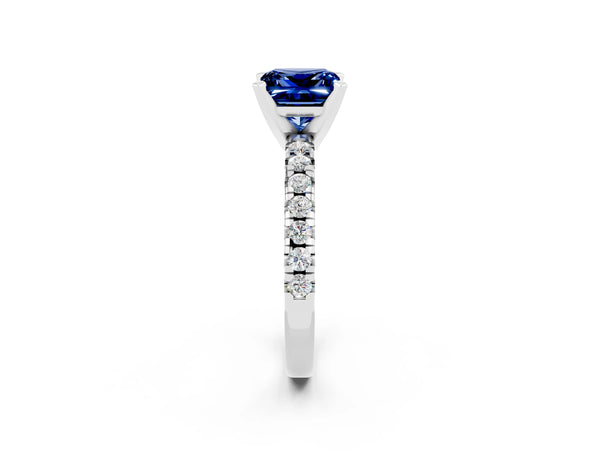 White gold Princess Cut Blue Sapphire Solitaire Pavé Engagement Ring with Round Band and Prong Setting